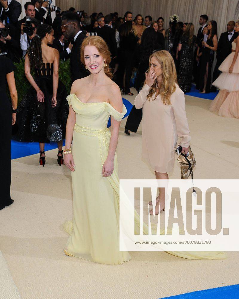 New York, NY, United States - 01 May 2017 - New York, New York - Jessica Chastain. 2017 Metropolitan Museum of Art Costume Institute Benefit Gala at The Metropolitan Museum of Art. Photo Credit: Christopher Smith AdMedia New York United States - ZUMAa123 20170501_zaa_a123_095