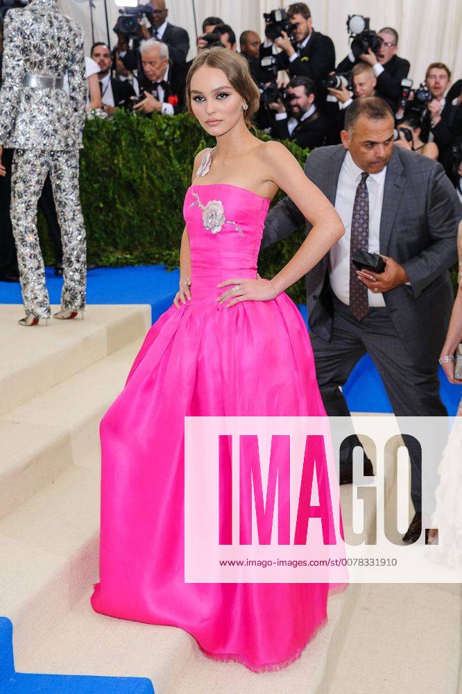 New York, NY, United States - 01 May 2017 - New York, New York - Lily-Rose Depp. 2017 Metropolitan Museum of Art Costume Institute Benefit Gala at The Metropolitan Museum of Art. Photo Credit: Christopher Smith AdMedia New York United States - ZUMAa123 20170501_zaa_a123_165