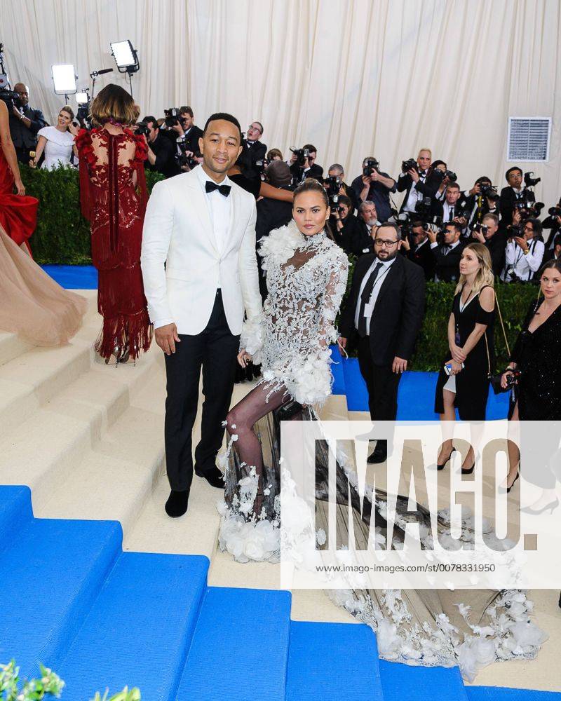 New York, NY, United States - 01 May 2017 - New York, New York - Chrissy Teigen, John Legend. 2017 Metropolitan Museum of Art Costume Institute Benefit Gala at The Metropolitan Museum of Art. Photo Credit: Christopher Smith AdMedia New York United States - ZUMAa123 20170501_zaa_a123_174