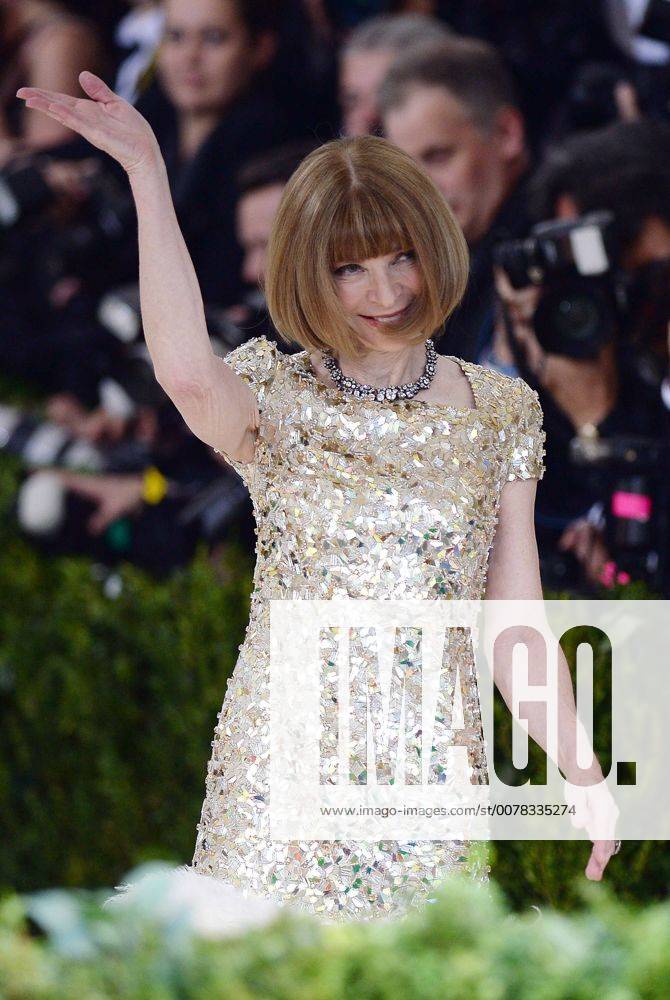 Arriving at the Rei Kawakubo Comme des Garcons: Art Of The In-Between Costume Institute Gala at the Metropolitan Museum of Art Anna Wintour New York United States 513444