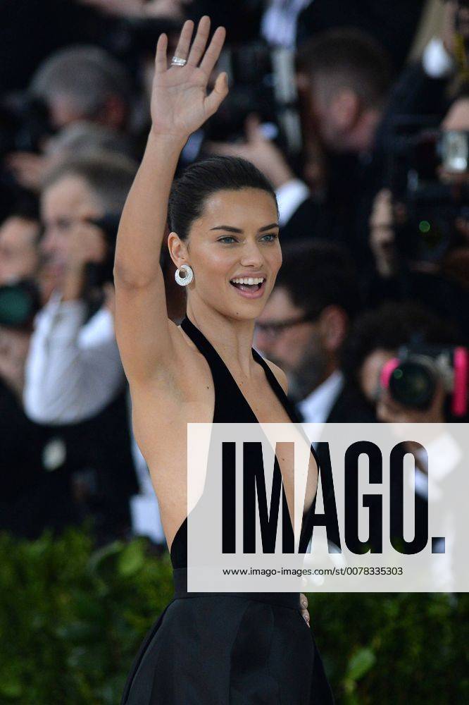 Arriving at the Rei Kawakubo Comme des Garcons: Art Of The In-Between Costume Institute Gala at the Metropolitan Museum of Art Adriana Lima New York United States 513444