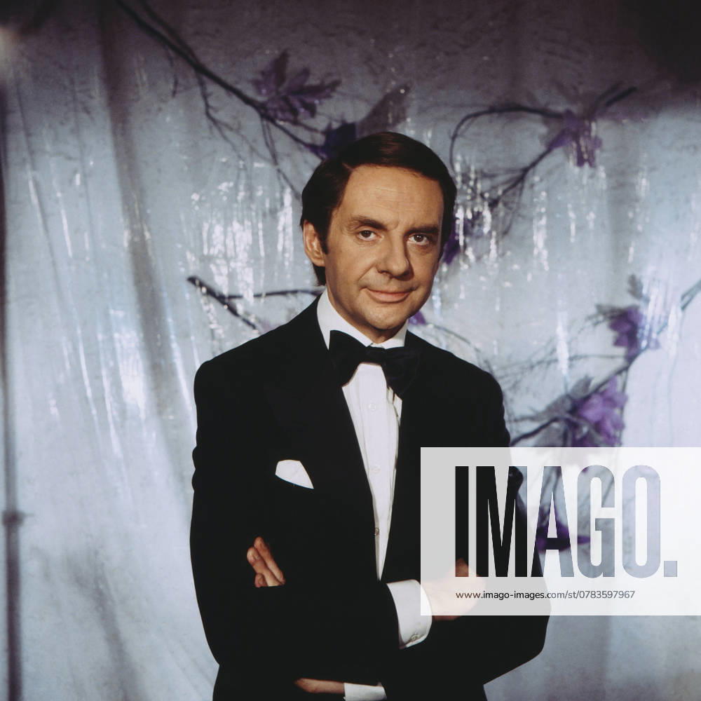 TONIGHT HARALD Tonight: Harald - ZDF Show, 1984, im Ballsaal des Interconti Berlin, Harald Juhnke stellt sich in seiner Show als Entertainer vor - hier ein Studio-Portrait von Harald Juhnke., Berlin Deutschland