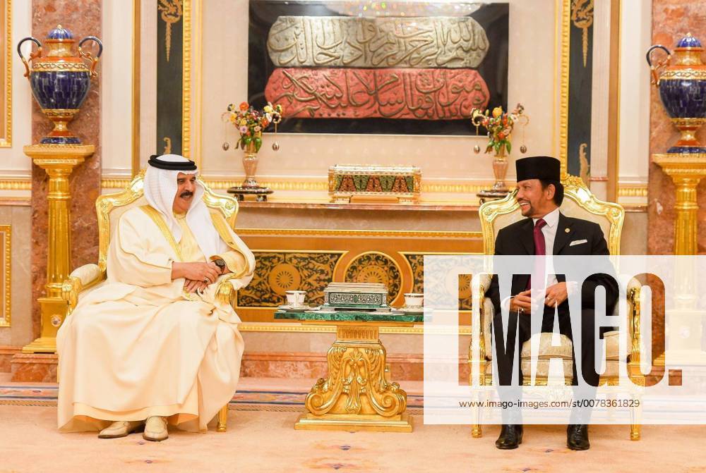 (170504) -- BANDAR SERI BEGAWAN, May 4, 2017 -- Bahrain s King Hamad bin Isa Al Khalifa (L) meets with Brunei s Sultan Hassanal Bolkiah in Bandar Seri Begawan, capital of Brunei, May 3, 2017. Bahrain s King Hamad bin Isa Al Khalifa arrived in Brunei on Wednesday for a state visit to the country. )(zcc) BRUNEI-BANDAR SERI BEGAWAN-BAHRAIN-VISIT JeffreyxWong