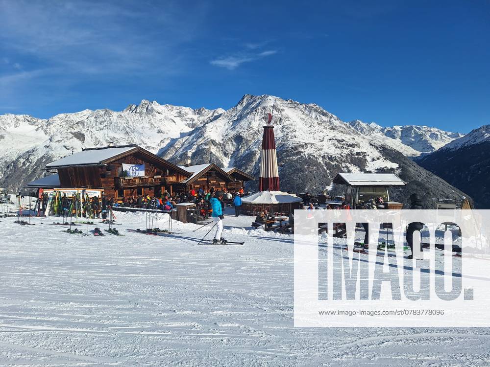 Sölden theme picture skiing, skiing, skiers on ski slopes in the alpine region Sölden, Tyrol, Austria theme picture skiing, skiing, skiers on ski slopes in the alpine region Sölden, Tyrol, Austria skiing, alpine skiing on wide ski sl