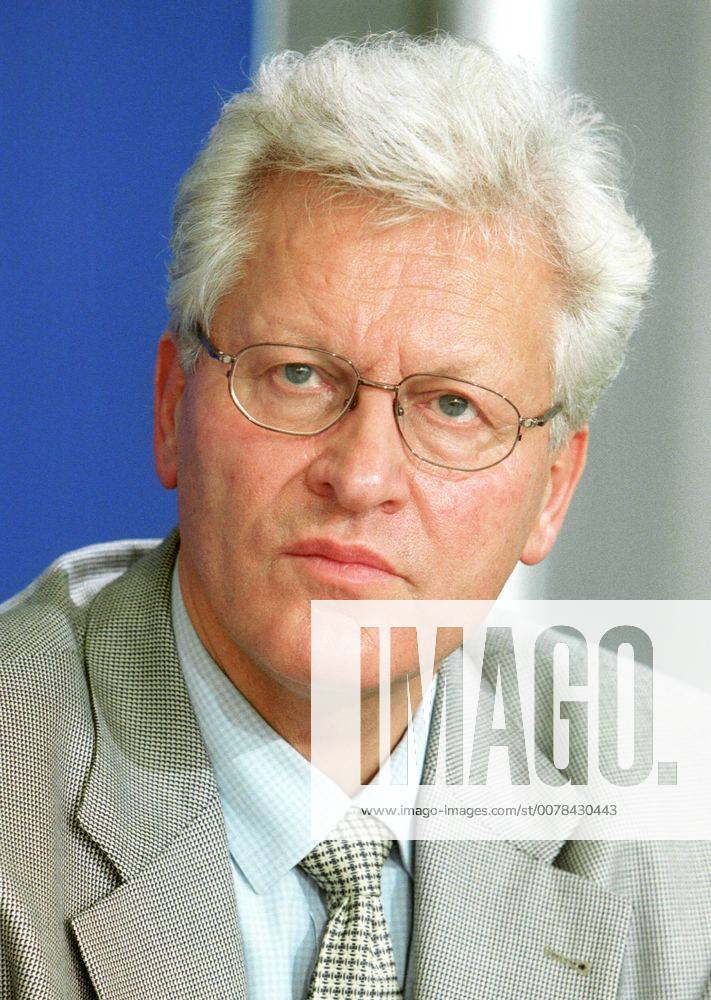 Manfred Erhardt , Generalsekretaer des Stifterverbands für die Deutsche Wissenschaft e.V. , Berlin , 16.10.2000, Berlin Deutschland