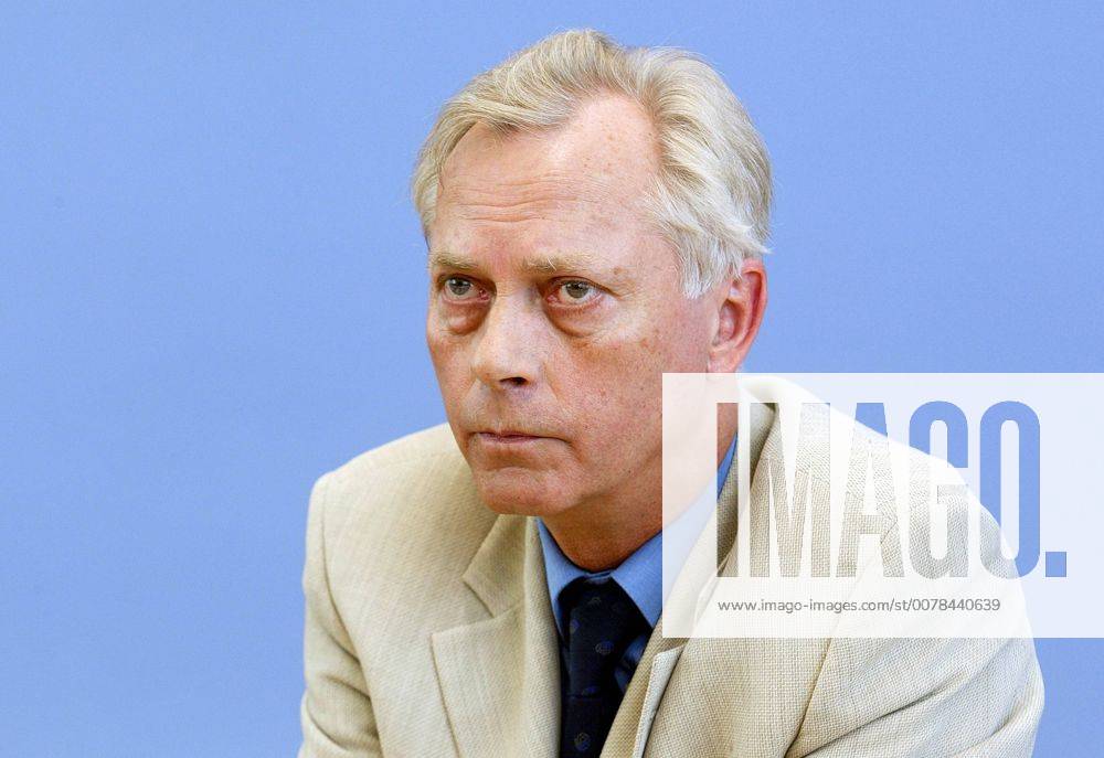 Uwe Karsten Heye, Regierungssprecher , Berlin , den 11.05.2002 , Berlin Deutschland
