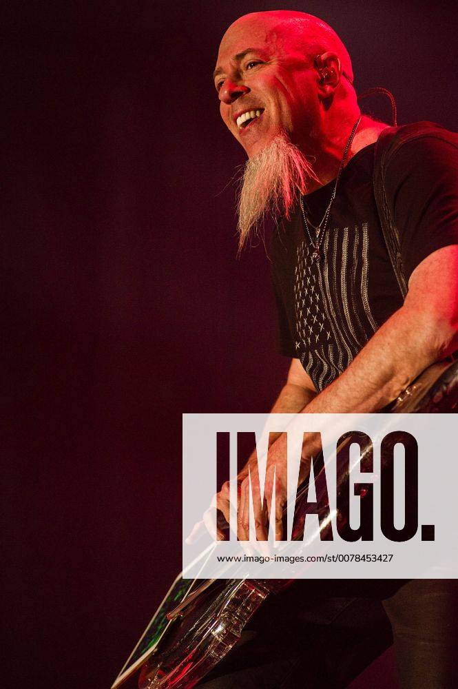 Jordan Rudess (Keyboards und Kontinuum) beim Live Konzert der Progressive-Metal-Band Dream Theater aus New York. Konzerthalle Zenith, München, Bayern, Deutschland Konzert der US-Band Dream Theater in München, die Band feiert auf ihrer Tournee ihr 25-jähriges Jubiläum ihres Meilenstein-Albums IMAGES & WORDS