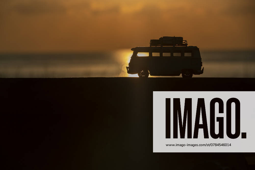 Traffic,Transportation,Cloud,Road,Day,sea,Bus,No People,Nobody,No Person,Silhouette,Outdoors,Outside,Outdoor,Trip,Travel,Tour,Driving,Illustration,Sunrise,Dusk,Sunset,Dawn,Car,Nature,Camping,Motor Home,Camper Van,Landscape,Sky,Happiness,Happy,Vacation,Healing , 22.02.2021, tip2440006650 tip2440006650