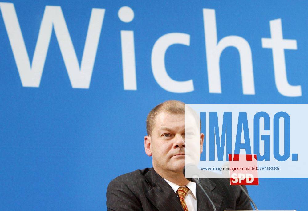 Der scheidende SPD Generalsekretaer Olaf Scholz . Berlin , 16.02.2004 , Berlin Deutschland