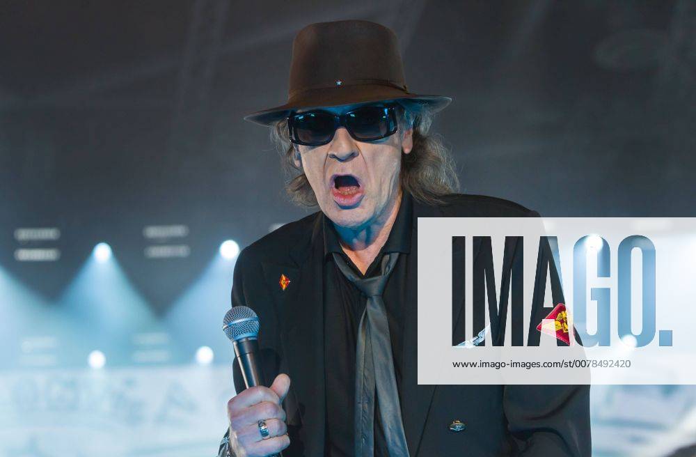 Sänger Udo Lindenberg bei einem Konzert mit dem Panikorchester bei seiner Stärker als die Zeit Tournee am 09.05.2017 in der Messe in Chemnitz. Chemnitz Sachsen Deutschland
