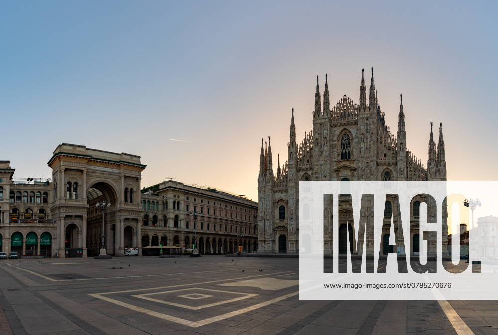 Piazza del Duomo bei Sonnenaufgang Piazza del Duomo bei Sonnenaufgang