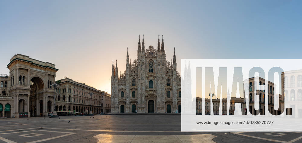 Piazza del Duomo bei Sonnenaufgang Piazza del Duomo bei Sonnenaufgang