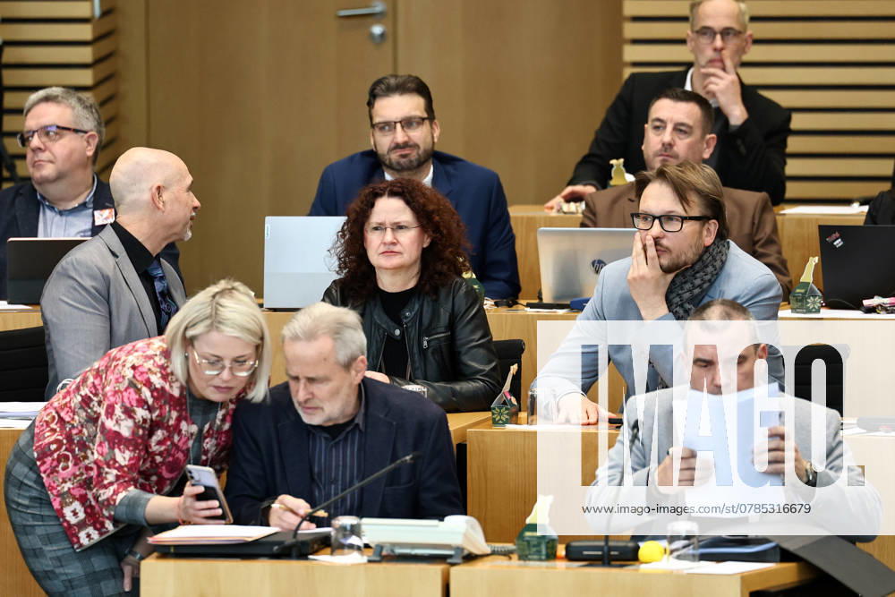 Plenary session Thuringian state parliament 13 12 2024, Erfurt, Thuringian state parliament, plenary hall, 5 plenary session in the picture BSW parliamentary group Steffen Quasebarth, Nina Behrendt, Dr Frank Augsten, Sigrid Hupach, Ralph Hutschenreuther, Sven Kuentzel, Alexander Kaestner, Roberto Kobelt and Dr Stefan Wogawa BSW