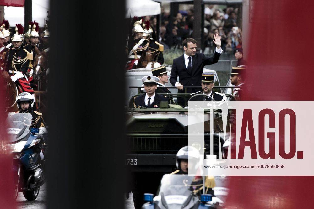 Paris, France le 14 Mai, 2017 - Le president de la rŽpublique participe a la cŽrŽmonie d hommage au soldat inconnu a l Arc de Triomphe - Emmanuel Macron remonte l avenue des Champs ElysŽes avec un vŽhicule militaire Command car __