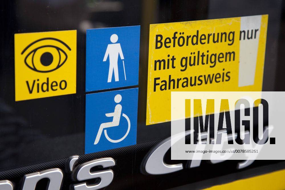 Hinweisschilder an einem Omnibus. Berlin, Deutschland.18.04.2012. Information signs at an omnibus. Berlin, Germany. 18.04.2012 Berlin Deutschland