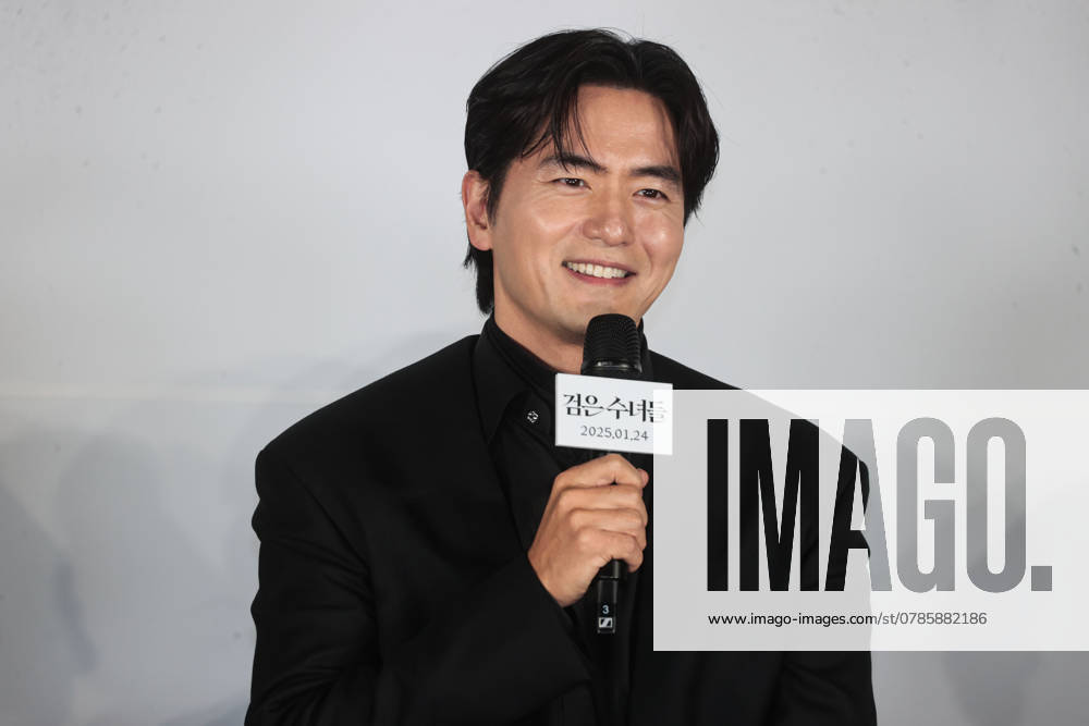 S. Korean actor Lee Jin-wook S. Korean actor Lee Jin-wook South Korean actor Lee Jin-wook, who stars in the new movie The Priests 2: Dark Nuns, greets during a publicity event in Seoul on Dec. 16, 2024, to promote the movie, set to hit local screens in South Korea on Jan. 24. (Yonhap) 2024-12-16 18:23:39 < 1980-2024 YONHAPNEWS AGENCY. .> ¼¿ïƯº°½Ã