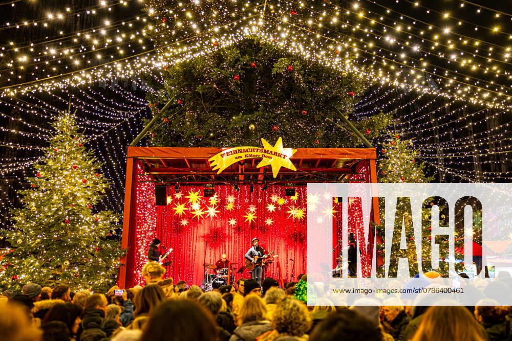 Christmas market on Roncalliplatz in Cologne 17 12 2024 Supporting program on the stage under the tent of lights The Christmas market at Cologne Cathedral on Roncalliplatz is one of the most beautiful in Germany and is open until 23 December Visitors will find over 140 festively decorated stalls with handicrafts, gifts and gastronomy Cologne