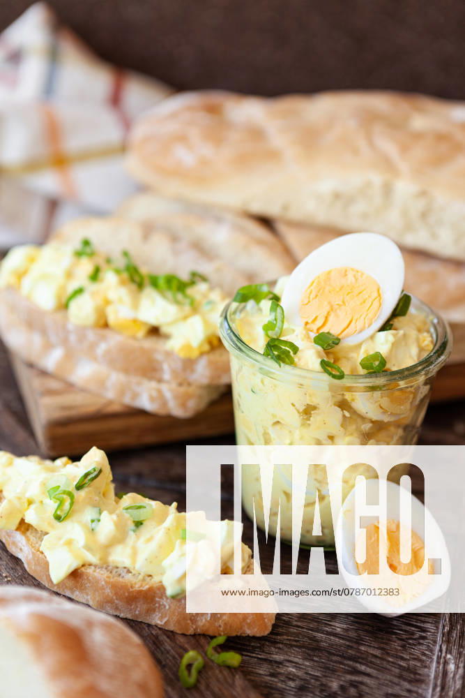 Rustikales Weissbrot mit hausgemachtem Eiersalat
