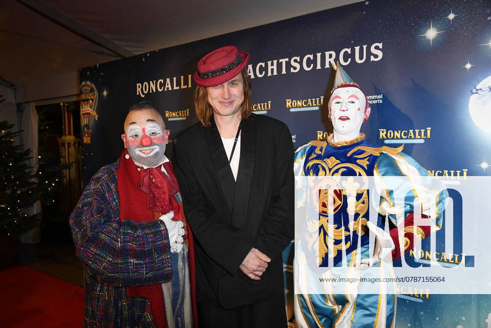 Lars Eidinger at the Roncalli Weihnachtscircus premiere at the Tempodrom on 20 12 2024 in Berlin Roncalli Weihnachtscircus premiere in Berlin