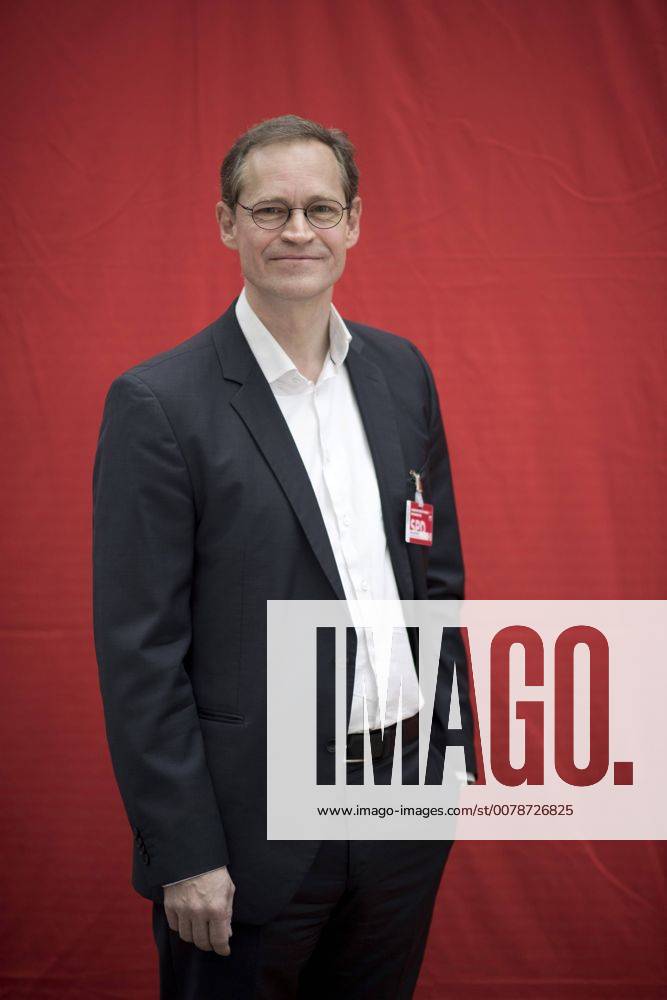 Michael Mueller, SPD Berlin DEU, Deutschland, Germany, Berlin, 20.05.2017 Michael Mueller, Regierender Buergermeister von Berlin SPD und Vorsitzender der Berliner SPD, auf dem Landesparteitag der Berliner SPD in Berlin. Auf diesem Parteitag waehlt die SPD die Spitzenkandidaten fuer die Landesliste in Vorbereitung fuer den Wahlkampf zur Bundestagswahl im September. Portrait Michael Mueller, Mayor of Berlin and new head of the SPD in Berlin, at a party congress of the SPD in Berlin to establish the election campaign for the general election Berlin in September