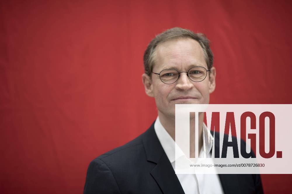 Michael Mueller, SPD Berlin DEU, Deutschland, Germany, Berlin, 20.05.2017 Michael Mueller, Regierender Buergermeister von Berlin SPD und Vorsitzender der Berliner SPD, auf dem Landesparteitag der Berliner SPD in Berlin. Auf diesem Parteitag waehlt die SPD die Spitzenkandidaten fuer die Landesliste in Vorbereitung fuer den Wahlkampf zur Bundestagswahl im September. Portrait Michael Mueller, Mayor of Berlin and new head of the SPD in Berlin, at a party congress of the SPD in Berlin to establish the election campaign for the general election Berlin in September