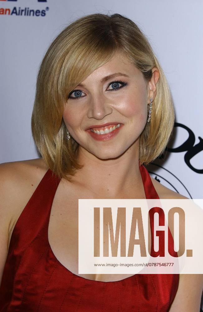 KRT STAND ALONE ENTERTAINMENT PHOTO SLUGGED: CAROUSELOFHOPE KRT PHOTOGRAPH BY LIONEL HAHN ABACA PRESS (October 24) Sarah Chalke attends the 16th Carousel of Hope to benefit the Barbara Davis for Childhood Diabetes at the Beverly Hilton in Beverly Hills, California, on October 23, 2004. (cdm) 2004 BEVERLY HILLS CA USA