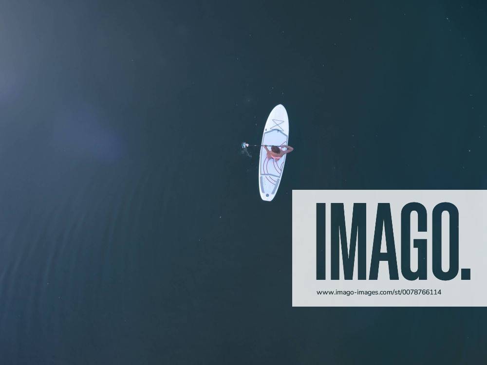 Germany, Bavaria, Chiemsee, woman on SUP Board model released Symbolfoto MMAF00069