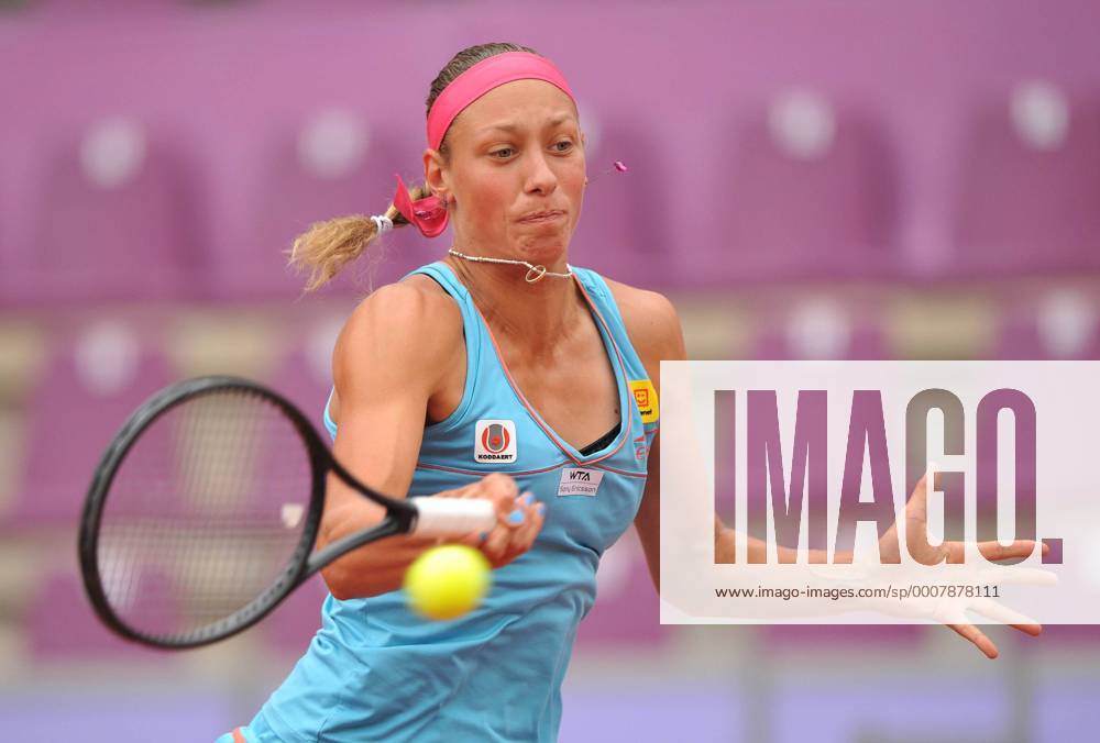 Yanina Wickmayer of Belgium hits a return during the women s singles quarter-final match at WTA Tennis Damen Brussels Open tennis tournament in Brussels ---