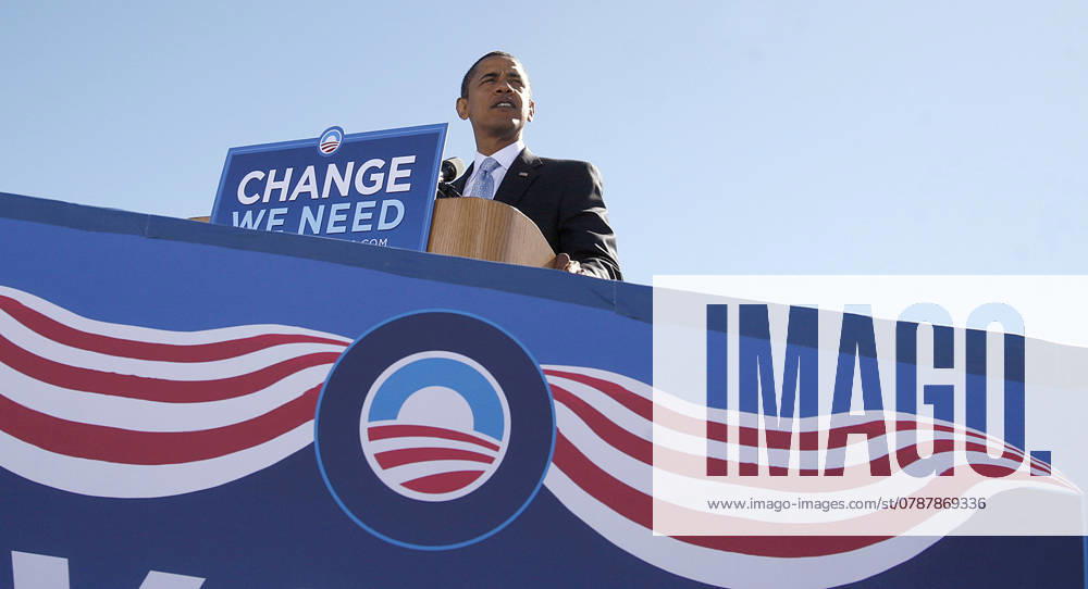 Obama Democratic presidential candidate Sen. Barack Obama addresses the crowd during a rally at Sarasota s Ed Smith Stadium in Sarasota, Florida, Thursday, October 30, 2008. (Tiffany Tompkins-Condie Bradenton Herald MCT) SARASOTA FL USA