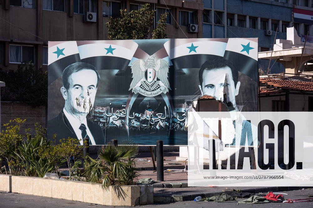 Atmosphere In The Syrian Capital - Damascus Destroyed statue of Hafez El Assad, inside the ‘security complex or compound’ that used to host many security services known as Mukhabarat (or Moukhabarat), or state security, few days after the regime of Bashar El Assad collapsed, as seen in Damascus, Syria, on December 18, 2024. Photo by Ammar Abd Rabbo ABACAPRESS.COM Damascus Syria