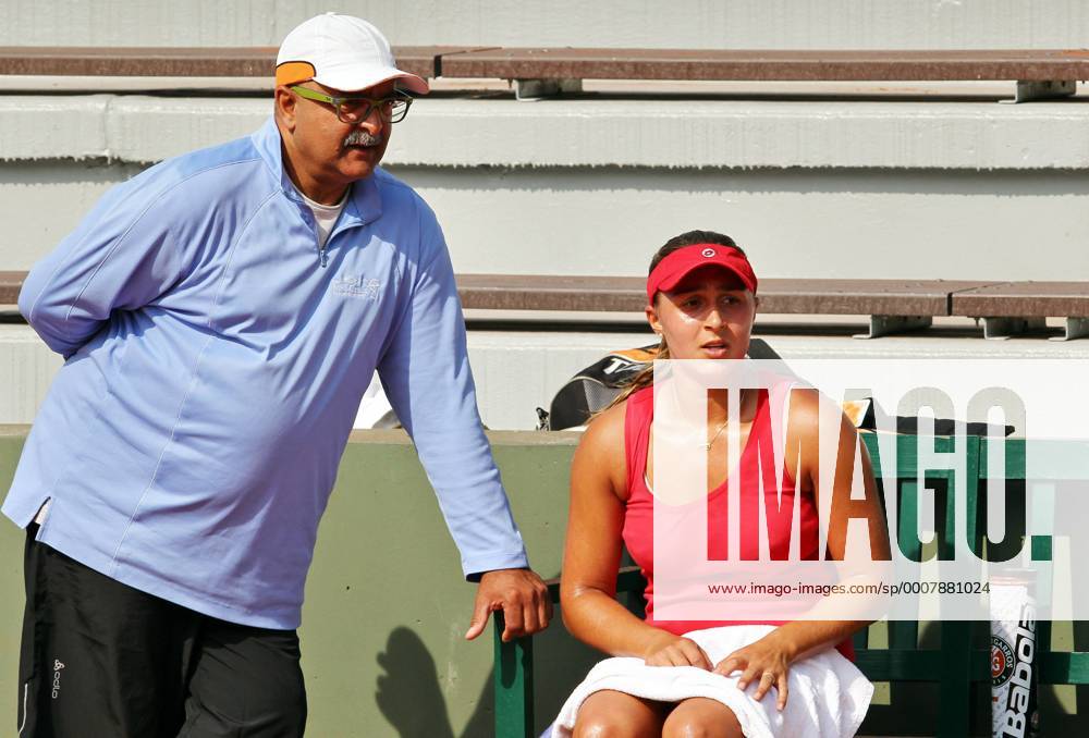 TENNIS - WTA, French Open 2011, Quali PARIS, ,20.MAI.11 - Training. Bild zeigt Vater und Trainer Ariff Mohamed Paszek und Tamira Paszek (AUT).