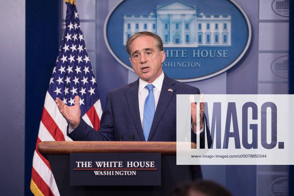 Washington, DC, United States - Secretary of Veterans Affairs David Shulkin delivered the press briefing in the James S. Brady Press Briefing Room of the White House, on Wednesday, May 31, 2017. Washington United States - ZUMAn230 20170531_zaa_n230_084