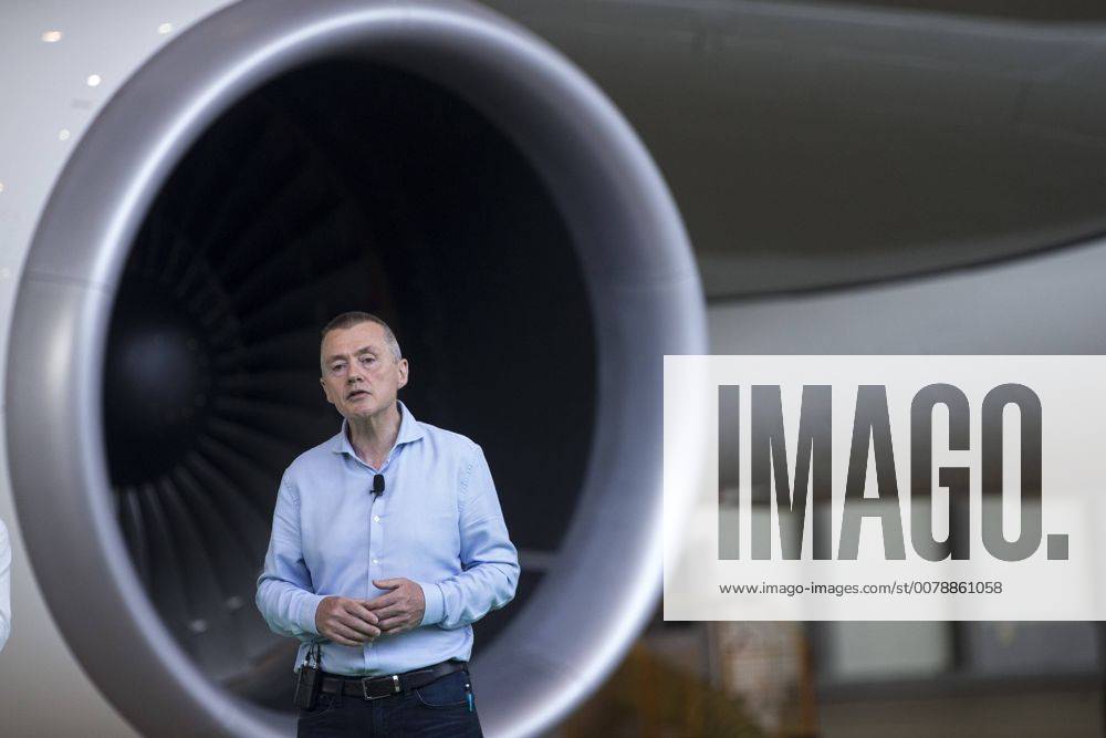 CEO of IAG, Willie Walsh during the presentation of the low-cost airline Level, in Barcelona, northeastern Spain, 01 June 2017. The new airline, operated by Iberia, is to take off for first time from the airport of El Prat de Llobregat to Los Angeles on 01 June NEW LOW-COST AIRLINE LEVEL S INAUGURAL FLIGHT FROM BARCELONA TO LOS ANGELES !ACHTUNG: NUR REDAKTIONELLE NUTZUNG!