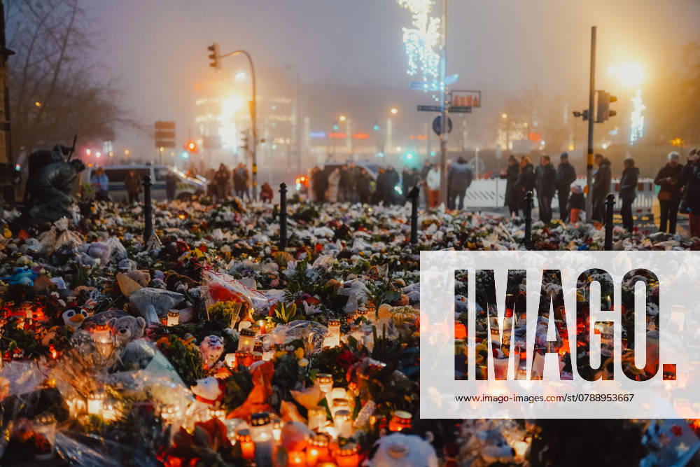 Magdeburg Attack on the Magdeburg Christmas market, Saxony-Anhalt, 20 12 2024 On Christmas Day, many people continue to come to St. Johns Church to commemorate the victims, The sea of flowers continues to grow, Attack on the Magdeburg Christmas market, Saxony-Anhalt, 20 12 2024,