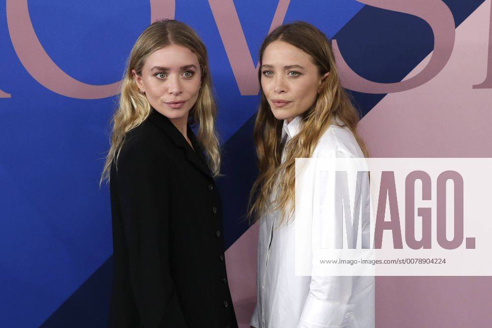 Ashley Olsen and Mary-Kate Olsen arrive on the red carpet at the 2017 CFDA Fashion Awards at the Hammerstein Ballroom on June 5, 2017 in New York City. NYP20170605138 JOHNxANGELILLO
