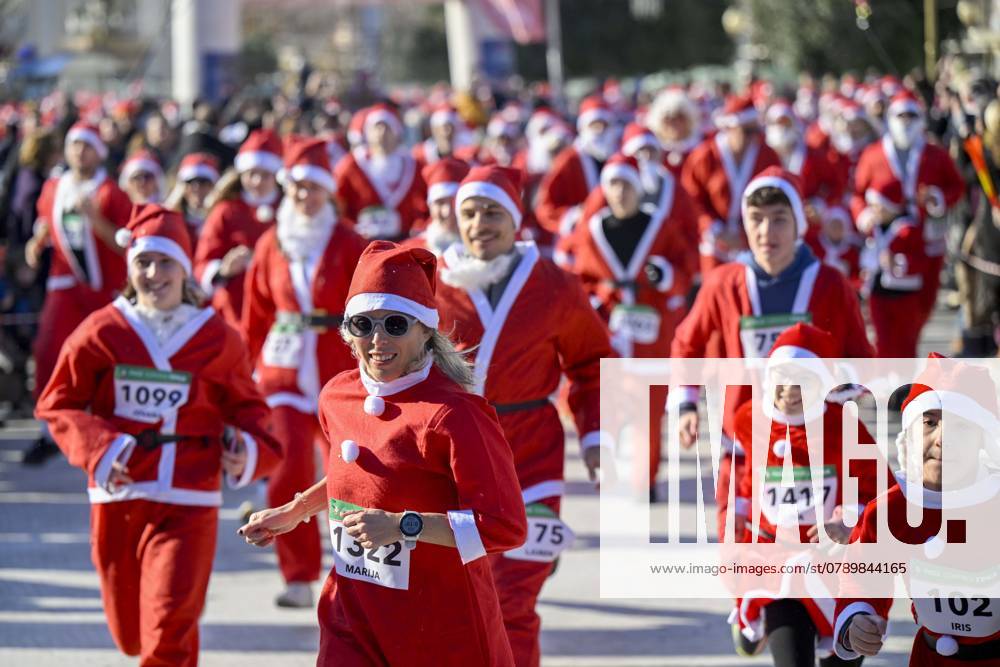 (241230) -- SKOPJE, Dec. 30, 2024 -- People dressed as Santa Clauses run during the traditional Santa race in Skopje, North Macedonia, Dec. 29, 2024. (Photo by Xinhua) NORTH MACEDONIA-SKOPJE-SANTA RACE TomislavxGeorgiev