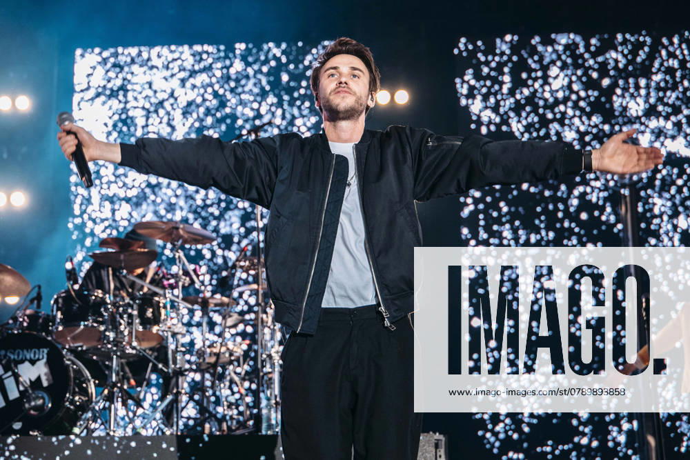 Bilder des Jahres 2024, Entertainment 12 Dezember Clueso live bei seinem Weihnachten zu Hause -Konzert in der Messehalle. Erfurt, 28.12.2024 Foto:xM.xKremerx xFuturexImagex clueso_4216