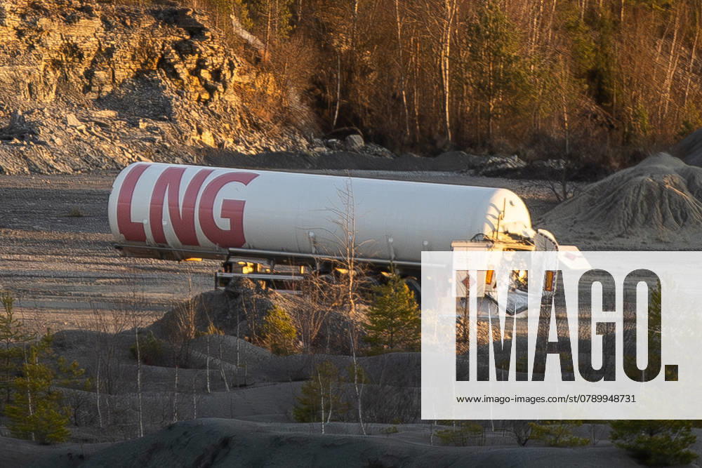 Vasalemma. A serious chain collision occurred at the Tallinn–Pärnu–Ikla highway. The accident involved six vehicles, including two liquefied natural gas (LNG) tanker trucks, one of which was leaking. The only option was to let the damaged LNG tanker truck empty itself naturally and the Rescue Board successfully transported the leaking tanker trunk to a safe location, away from buildings and roads, where the continued emptying of the tank will not pose a health or environmental hazard. Photo Sander Ilvest, Postimees Harjumaa Estonia Vasalemma 1SI30DEC24A-5