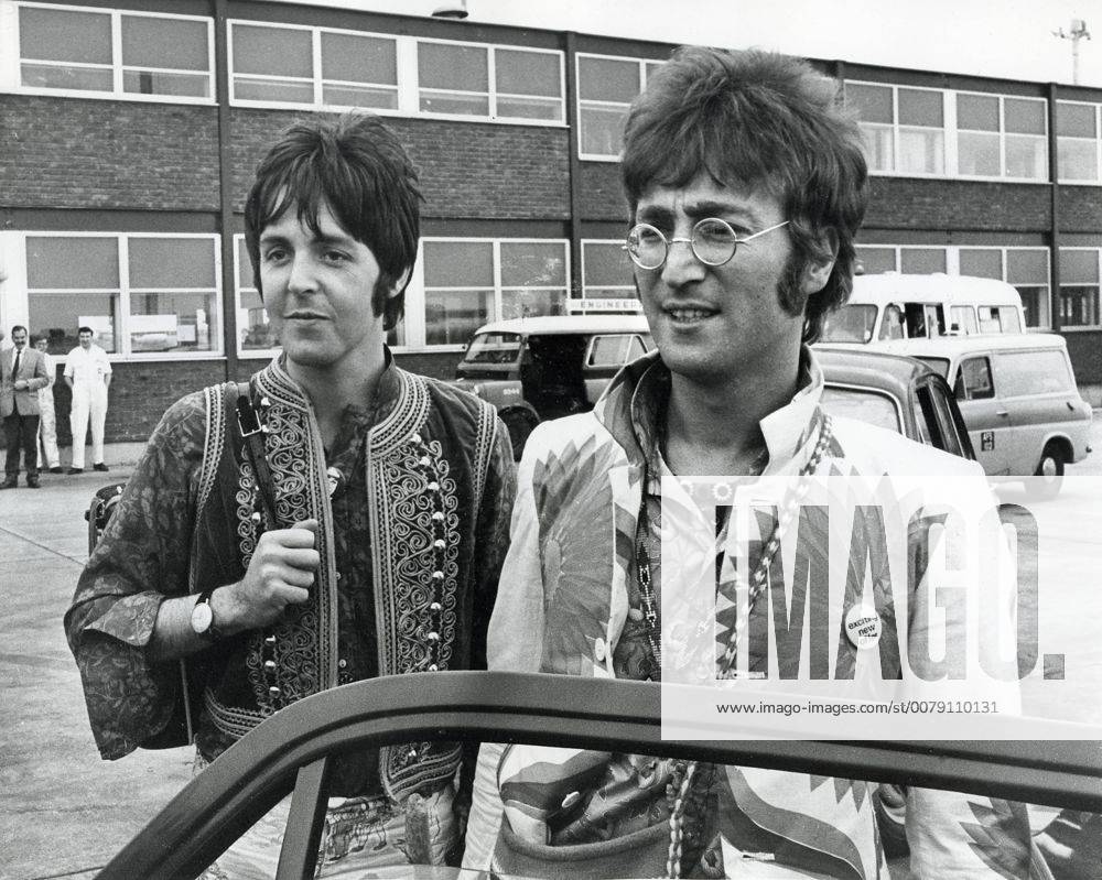 Beatles John Lennon and Paul McCartney, London 1967.