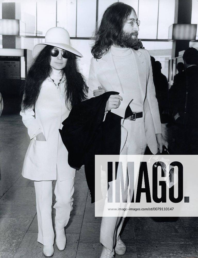 Beatle John Lennon and Yoko Ono, April 1969. 1013_017