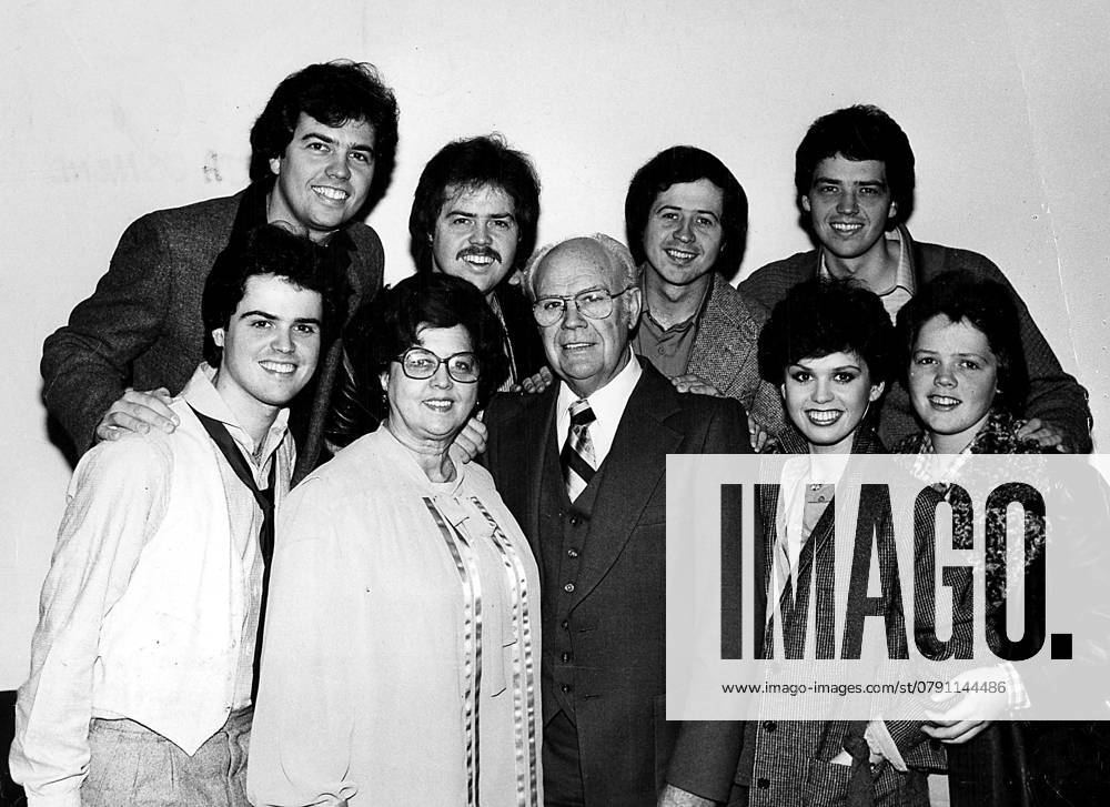 Jay, Merrill, Wayne, Alan, .Donny, George, and Marie Osmond. 1979.marieosmondretro - ZUMAg49_ 20060803_zaf_g49_003