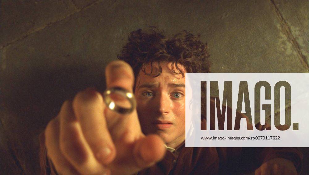 Newline Pictures Presents Lord of the Rings: The Fellowship of the Ring Elijah Wood © 2001 New Line 30277_001