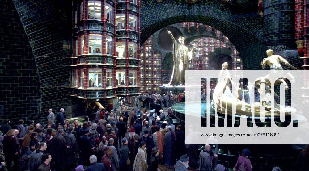 Warner Brothers Pictures Presents Harry Potter and the Order of the Phoenix The Ministry of Magic atrium © 2007 Warner Bros. Entertainment Inc. - Harry Potter Publishing Rights © J. K. R. 30292_032
