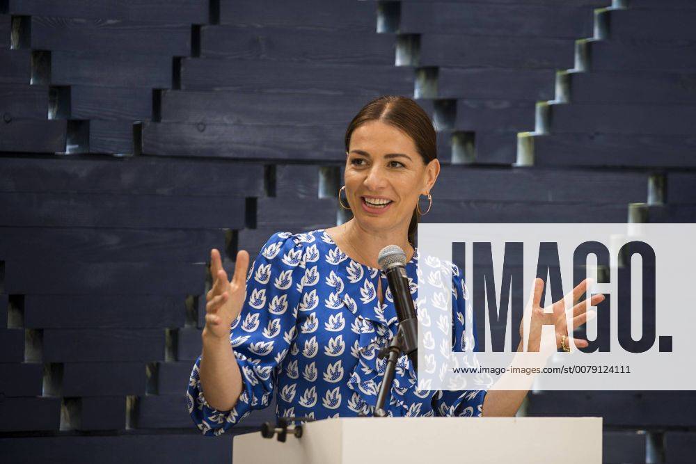 Francis Kere, Serpentine Pavilion 2017, London, UK London, UK. 20 June 2017. Pictured: Yana Peel, CEO, Serpentine Galleries. Diebedo Francis Kere, the award-winning architect from Gando, Burkina Faso, has designed the Serpentine Pavilion 2017, next to the Serpentine Gallery in Kensington Gardens. Kere leads the Berlin-based practice Kere Architecture. He is the 17th architect to accept the Serpentine Gallery s invitation to design a temporary Pavilion in its grounds. The Pavilion is open to the public from 23 June to 8 October 2017.
