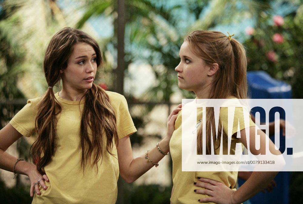 Studio Publicity Still from Hannah Montana Miley Cyrus, Emily Osment 2006 Photo credit: Joel Warren Los Angeles CA USA