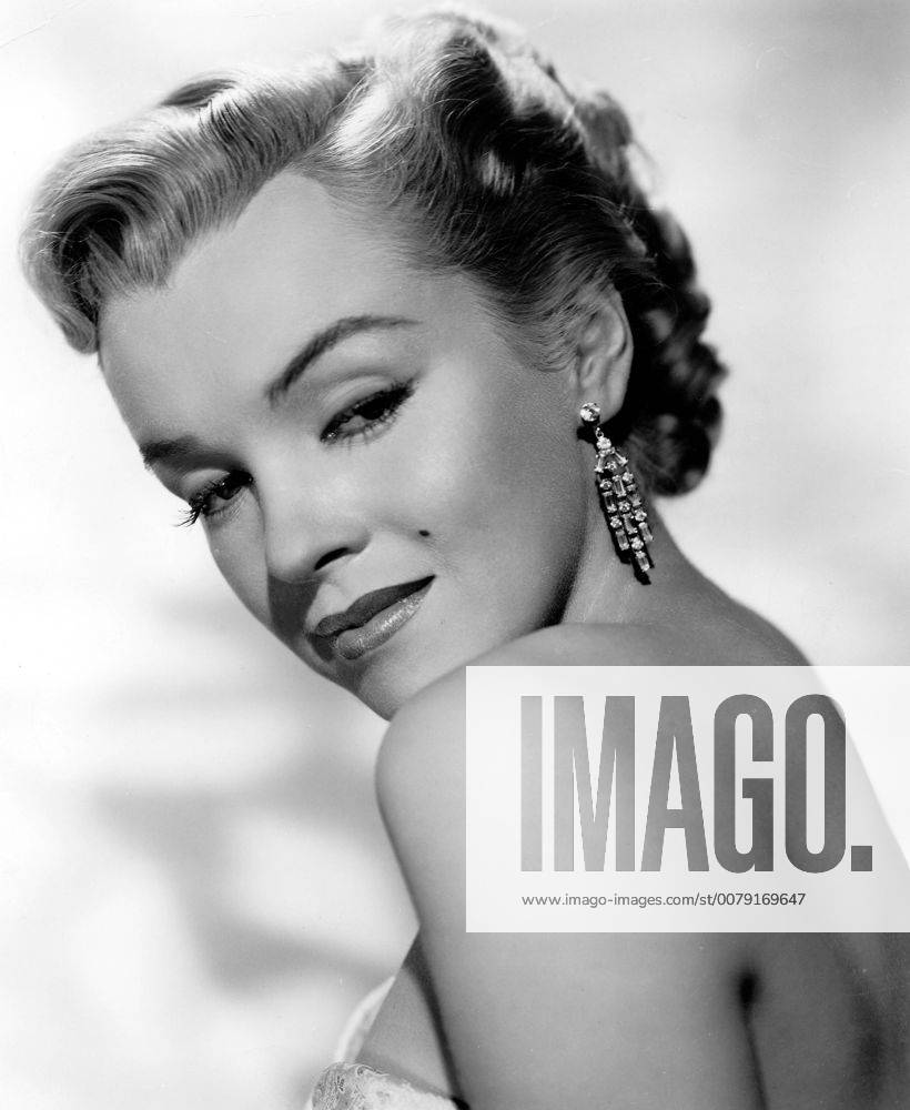 IMAGO ICONS: Marilyn Monroe Studio Publicity Still: All About Eve Marilyn Monroe 1950 20th Century Fox Hollywood CA USA