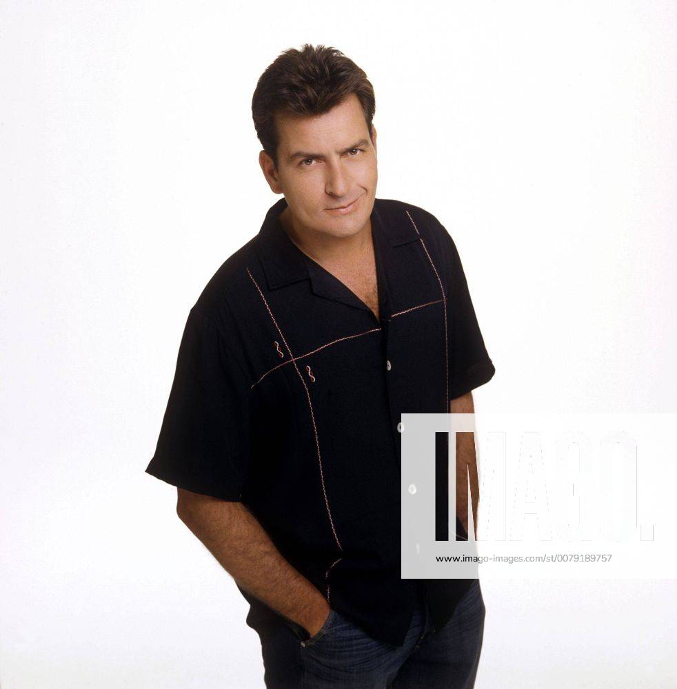 Charlie Sheen Two and a Half Men Season 1 (2003 - 2004) Los Angeles CA 31734_004