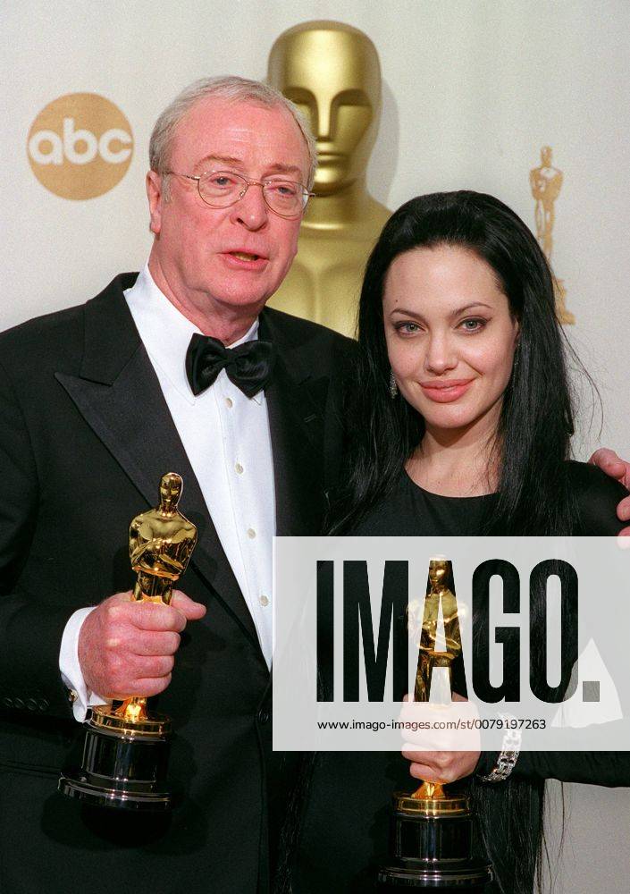 OSCARS. Bester Nebendarsteller. Preisträger 1991-2000 Michael Caine and Angelina Jolie at the 72nd Annual Academy Awards, 2000 Hollywood CA USA