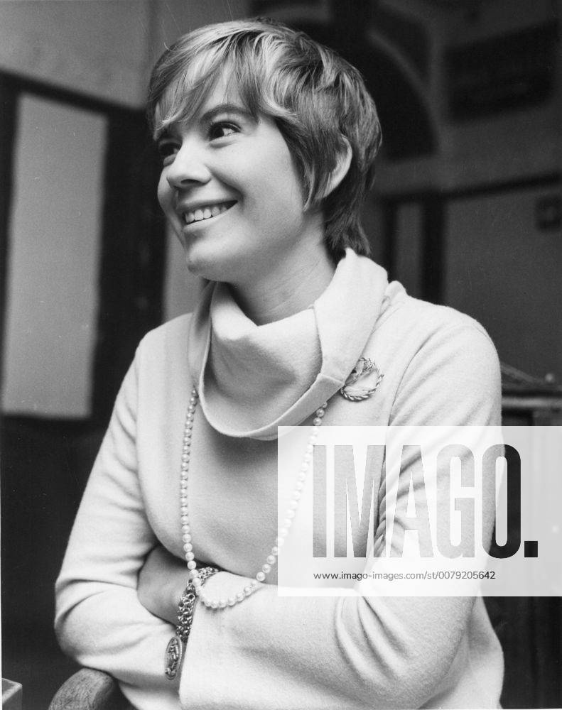 Vikki Carr, 1967 © JRC The Hollywood Archive - All Rights Reserved Hollywood CA USA