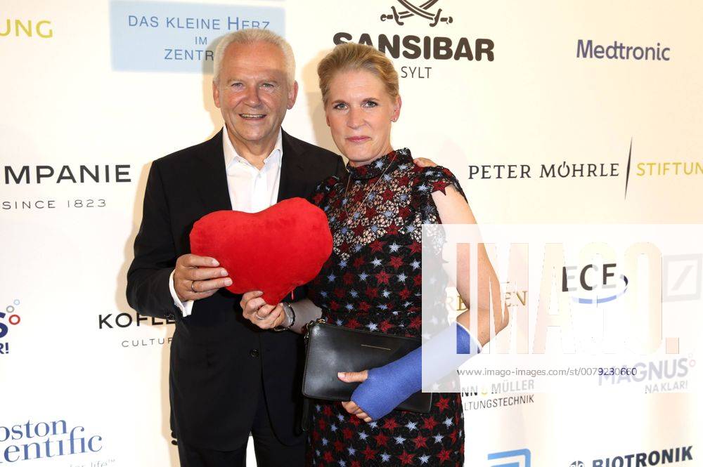 Rüdiger Grube mit Gattin Cornelia Poletto bei der Charity-Gala Das kleine Herz im Zentrum im Curio-Haus. Hamburg, 22.06.2017 Foto:xH.xHartmannx xFuturexImage